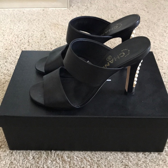 Chanel black slip on mules with pearl heels 38 - Picture 4 of 5